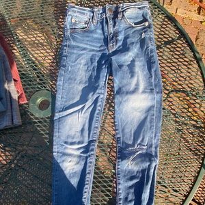 ✨American Eagle✨ distressed skinny jeans